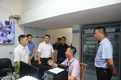 筑牢校園安全防線，賦能智慧后勤服務——省教育廳領導蒞臨射洪中學調(diào)研食品安全及食堂信息化建設工作