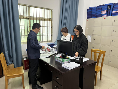 覃塘區(qū)直屬機關(guān)后勤服務中心開展車隊工作臺賬檢查，以臺賬促管理，提升后勤服務保障效能